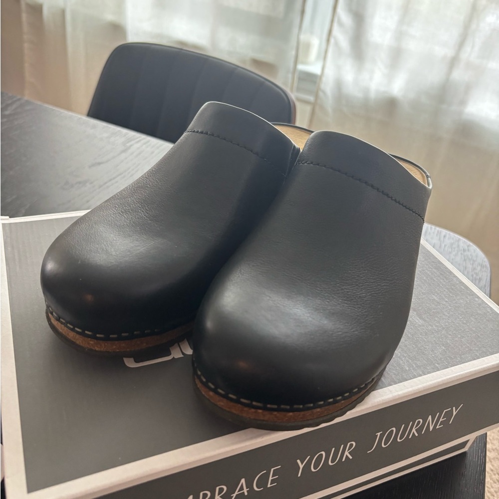 Dansko Black Leather Mariella
